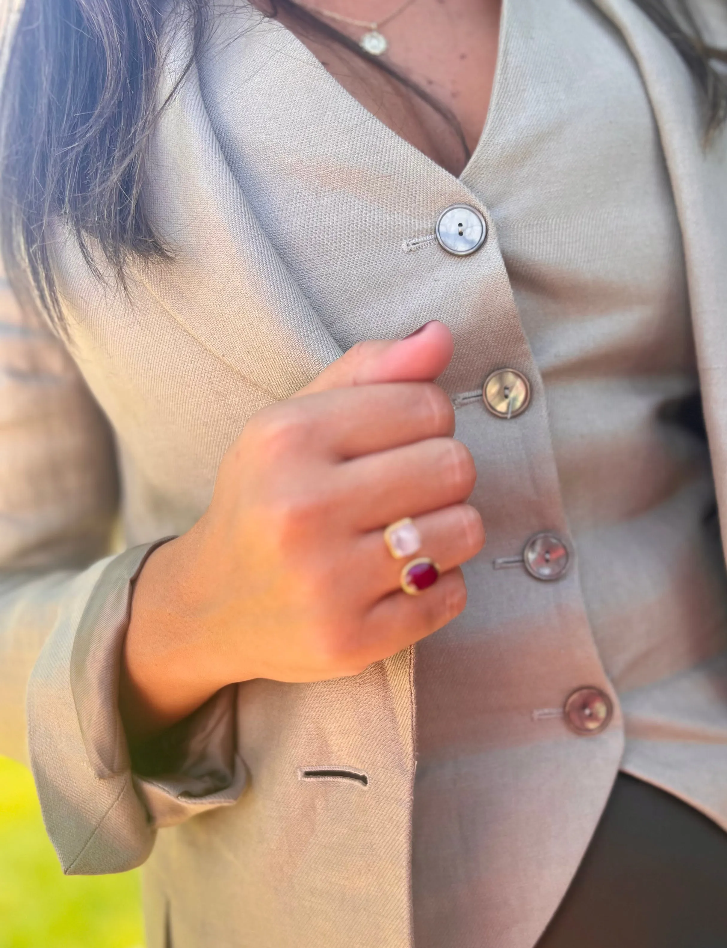 Anillo con piedras Albi Granate y Blanco