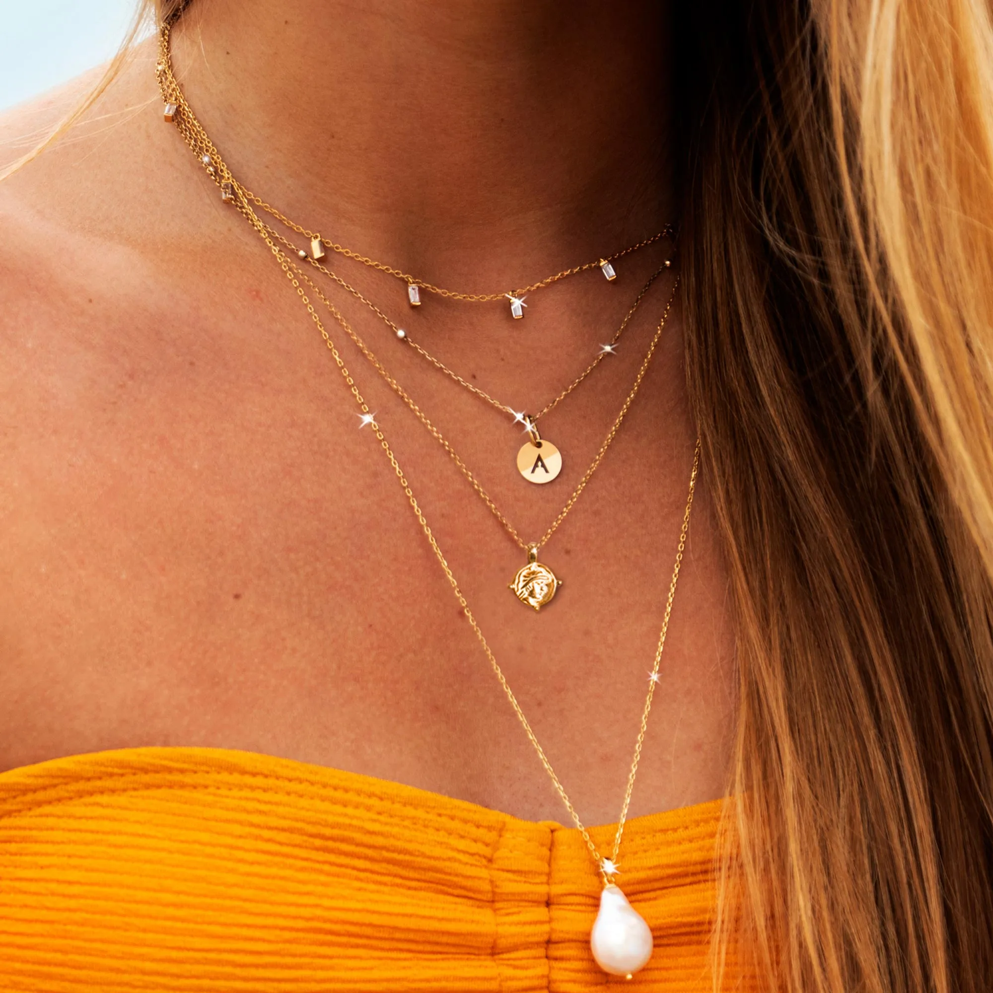 Colar Roman Mini Medallion Gold