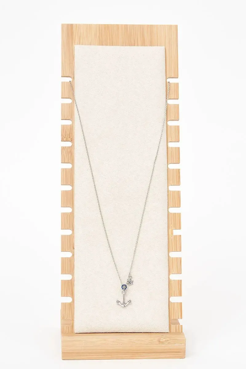 Collar o cadena en plata de ley 925 con colgante ancla y detalle timón
