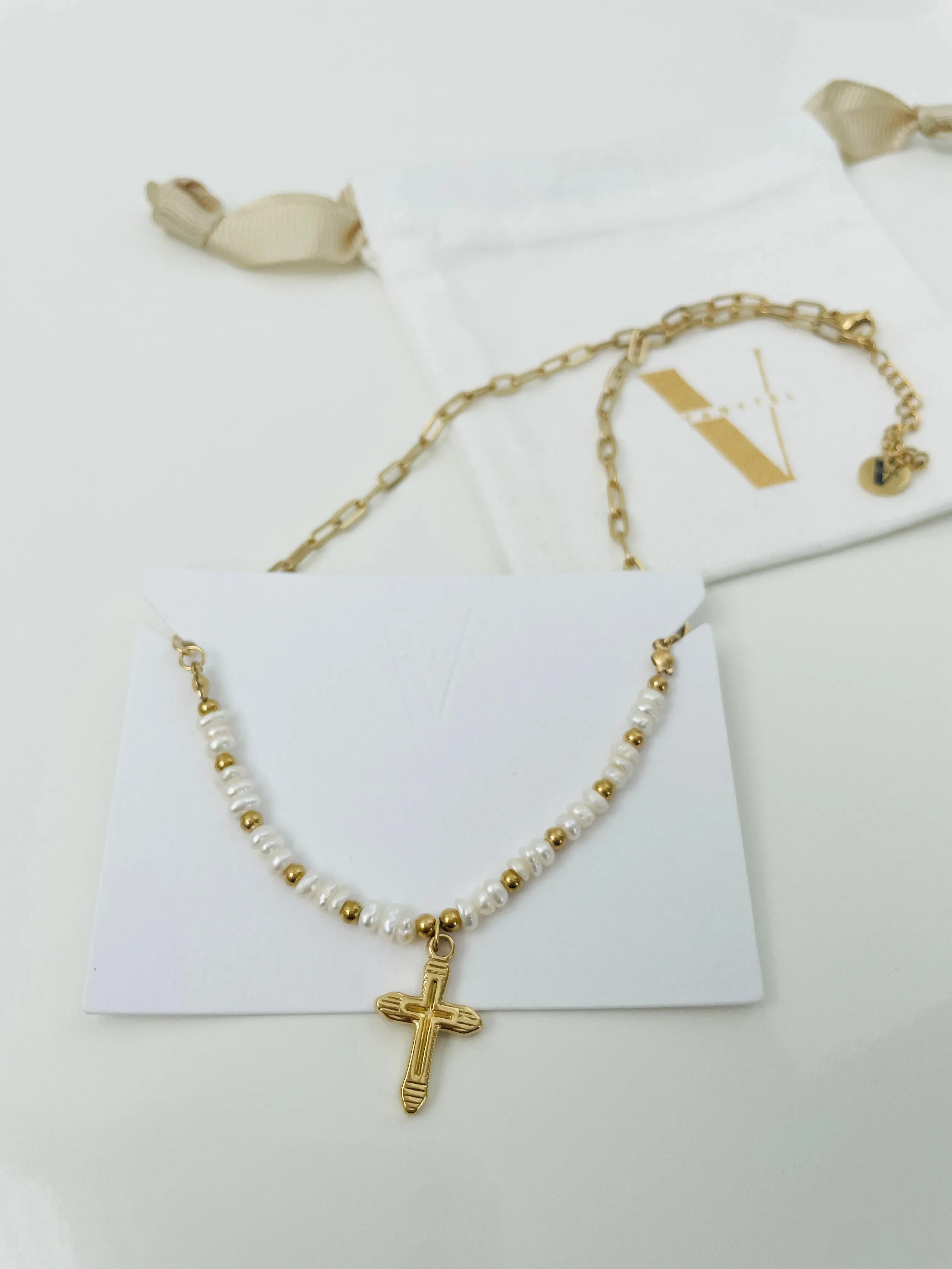 Crucecita Pearl Necklace 18”, Pearl & Stainless Steel