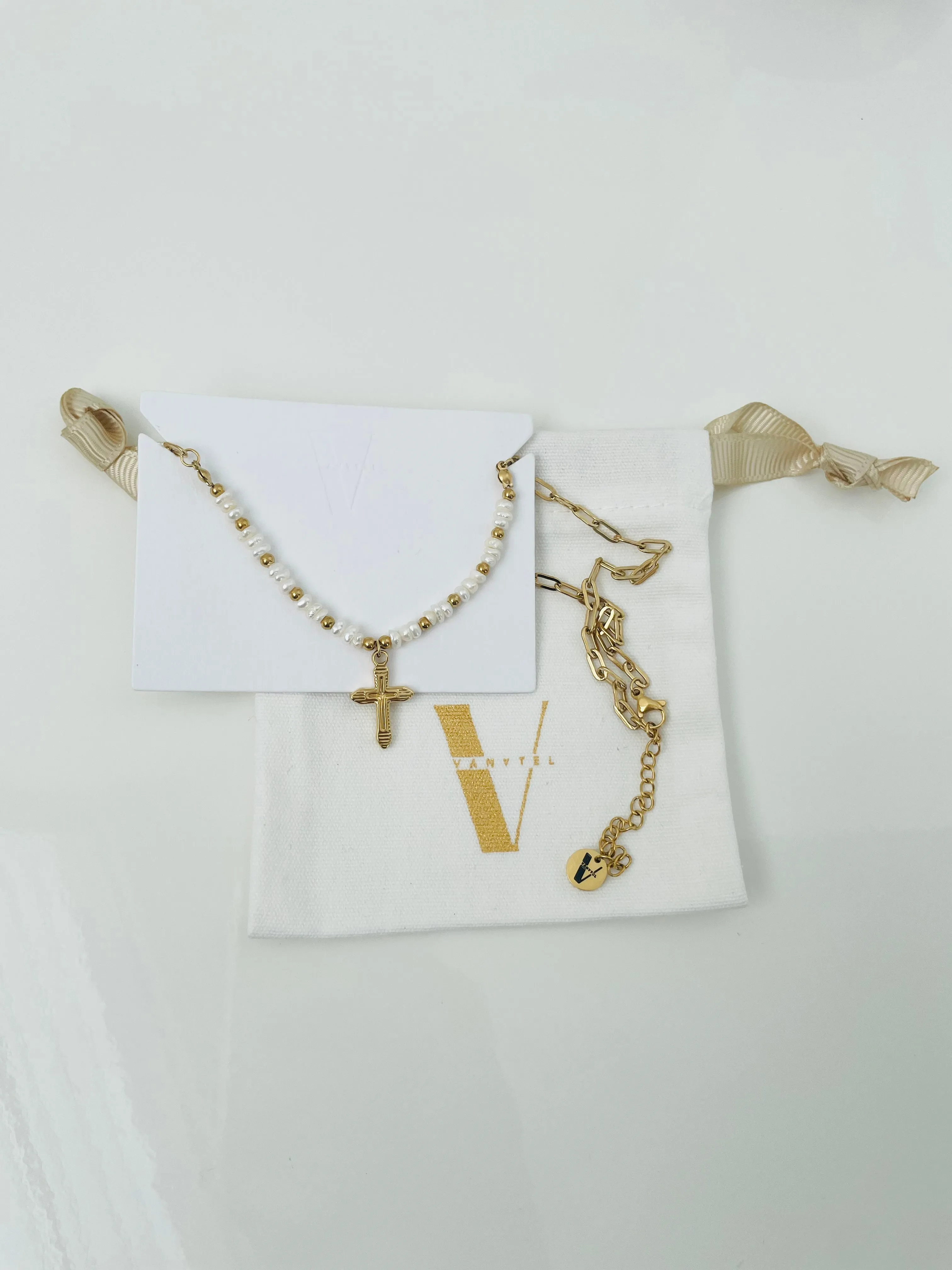Crucecita Pearl Necklace 18”, Pearl & Stainless Steel
