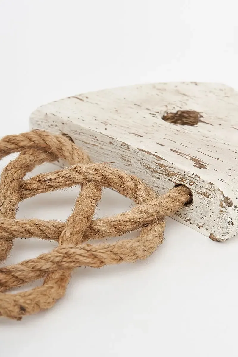 Pez de madera y cuerda