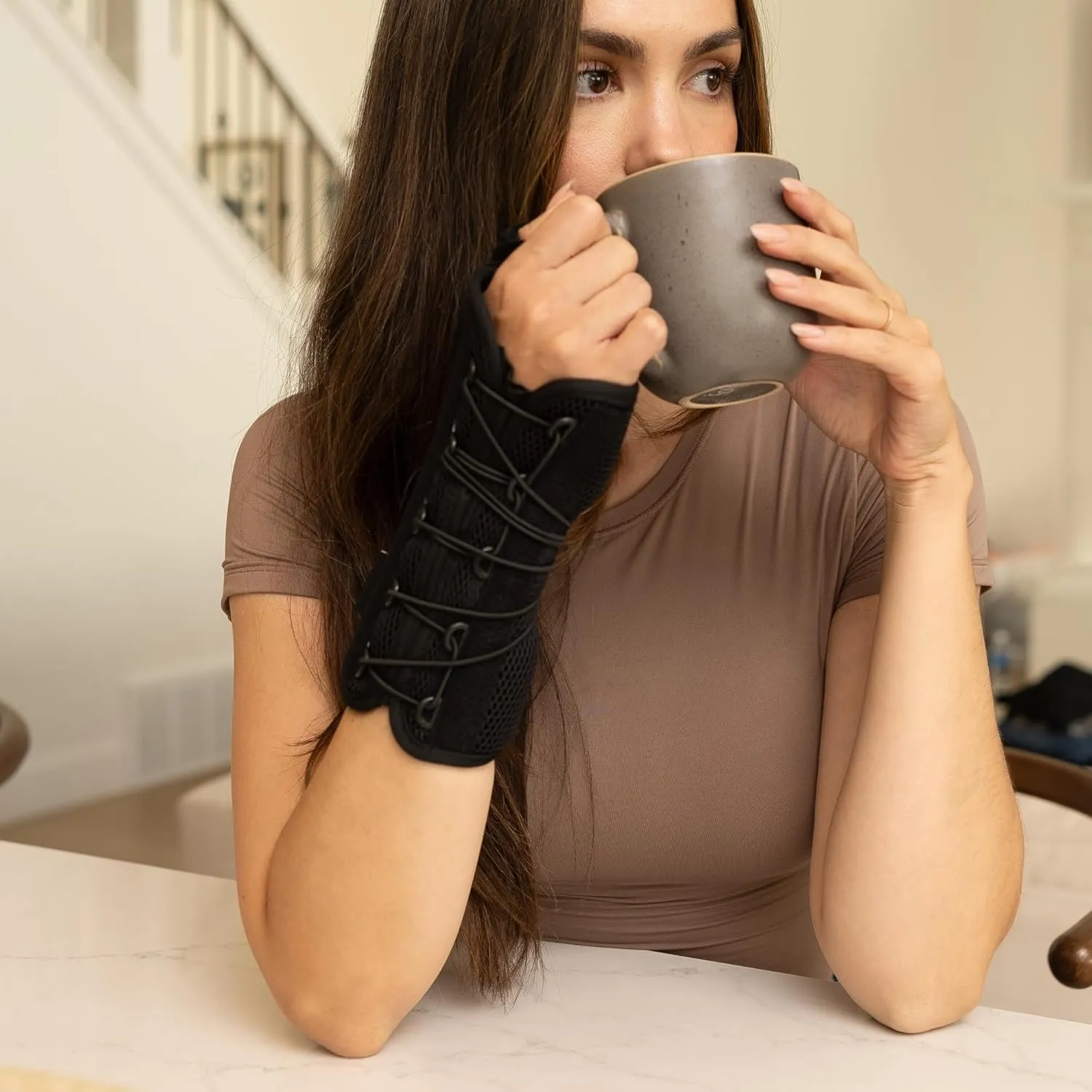 Quick-Strap Wrist & Thumb Spica Splint  Adjustable Support Brace for De Quervain's Tenosynovitis, Tendonitis, Arthritis, Sprains, and Fractures (L/XL, Right Hand)