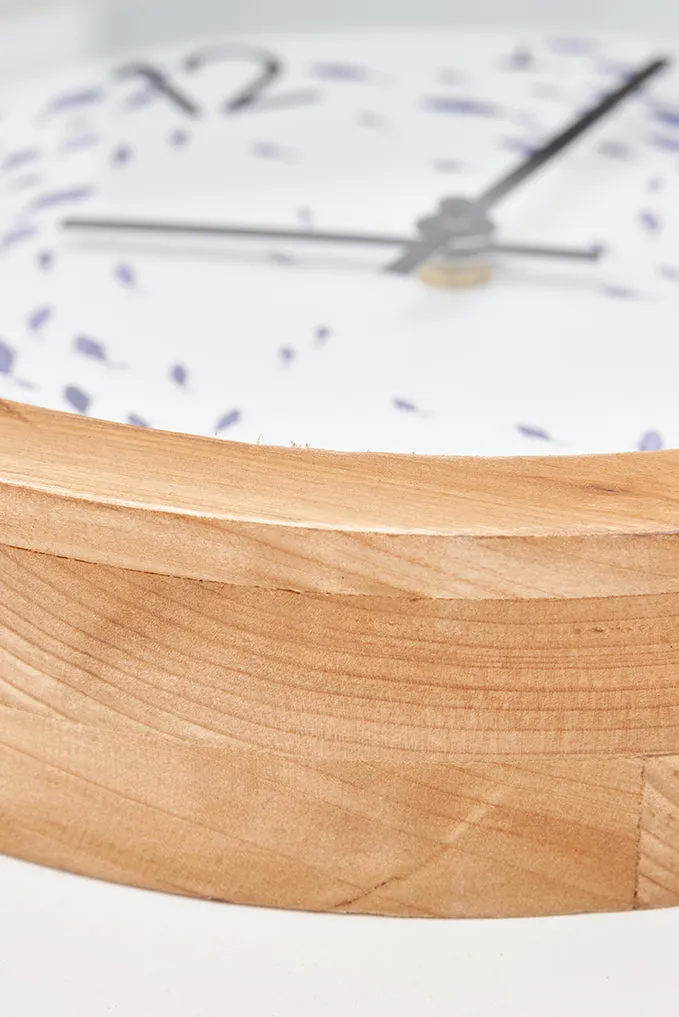 Reloj con banco de peces