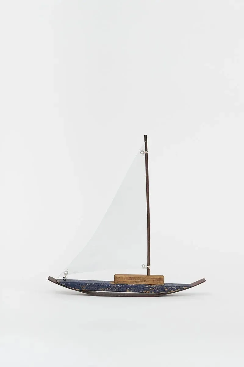 Velero de madera y metal